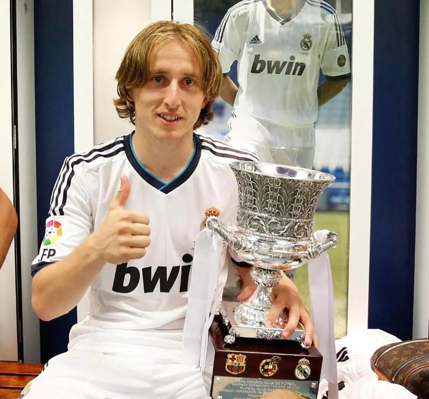 东契奇45+10+14+5詹姆斯28+7+10 湖人逆转爵士